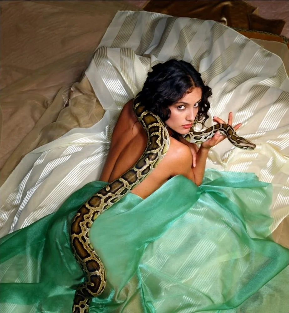 Порноактриса со змеиным языком