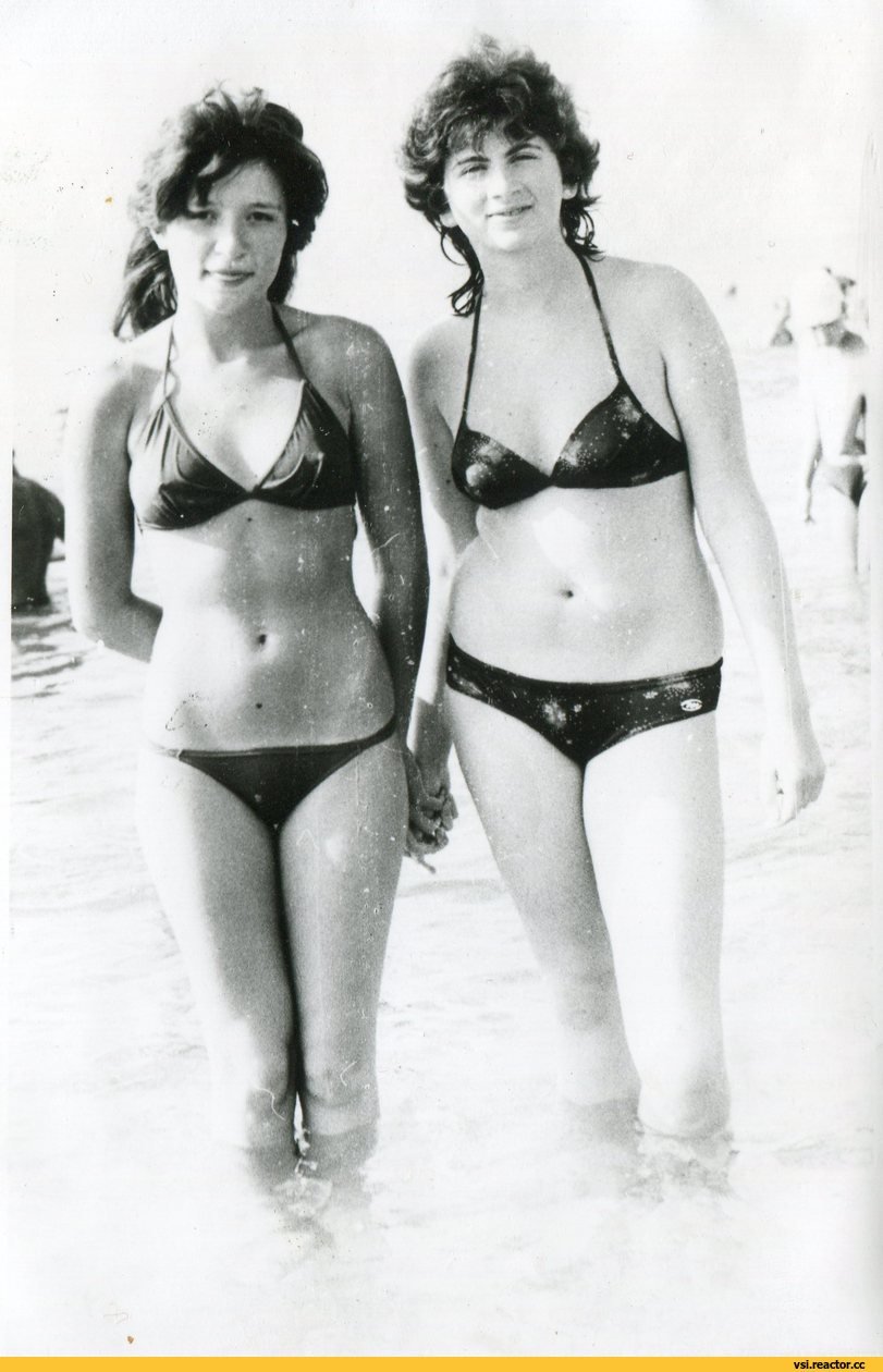 Советские девушки в купальниках