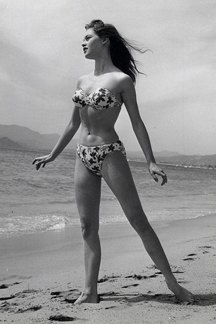 Советские женщины в купальниках