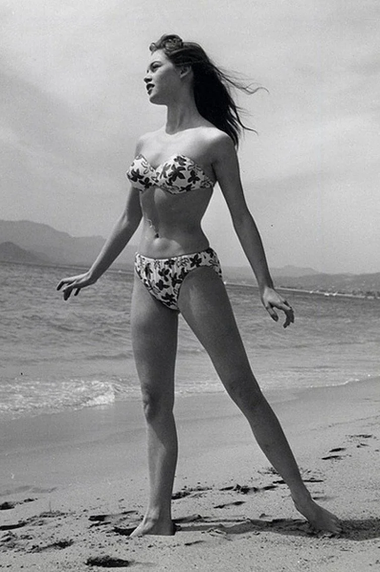 Советские женщины в купальниках