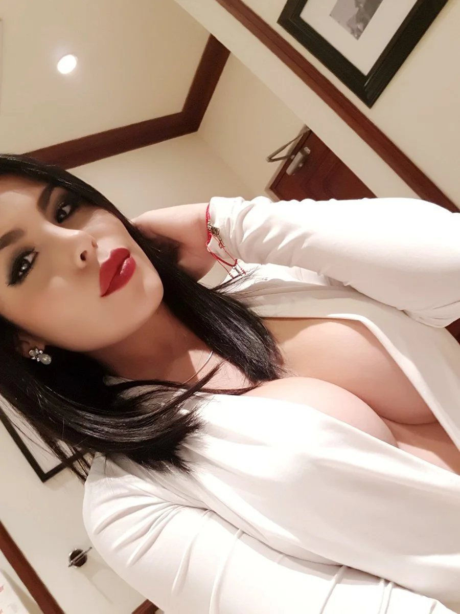 Красивые трансы брюнетки