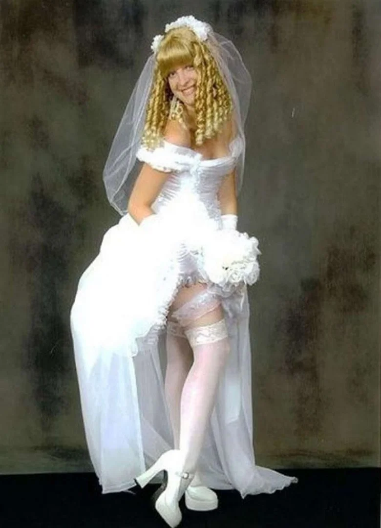 Транссексуалы в свадебных платьях