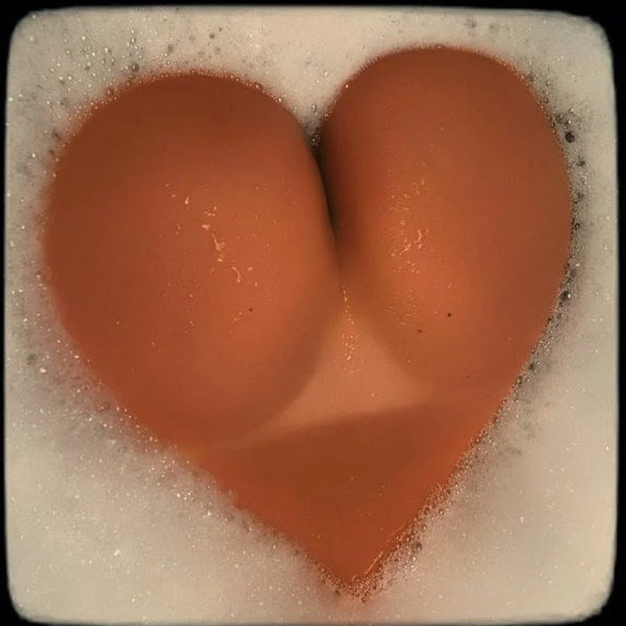 Попа в виде сердца