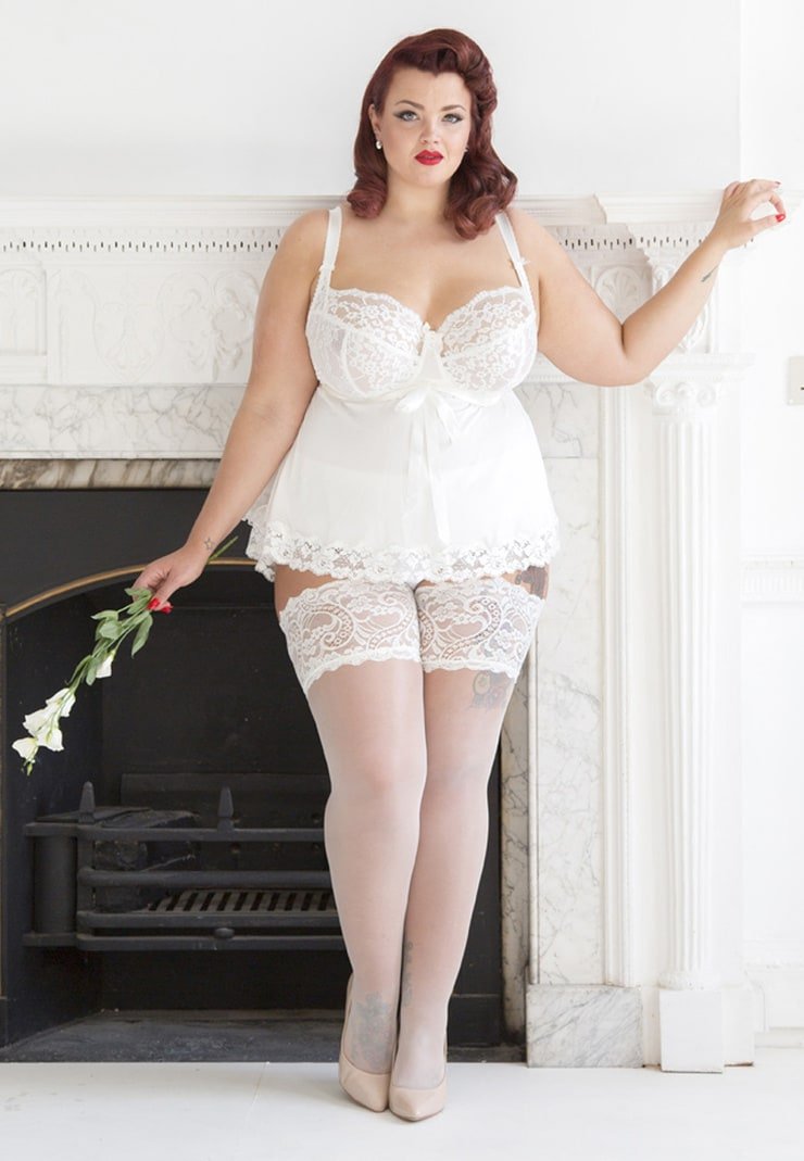 Широкие бедра в панталонах