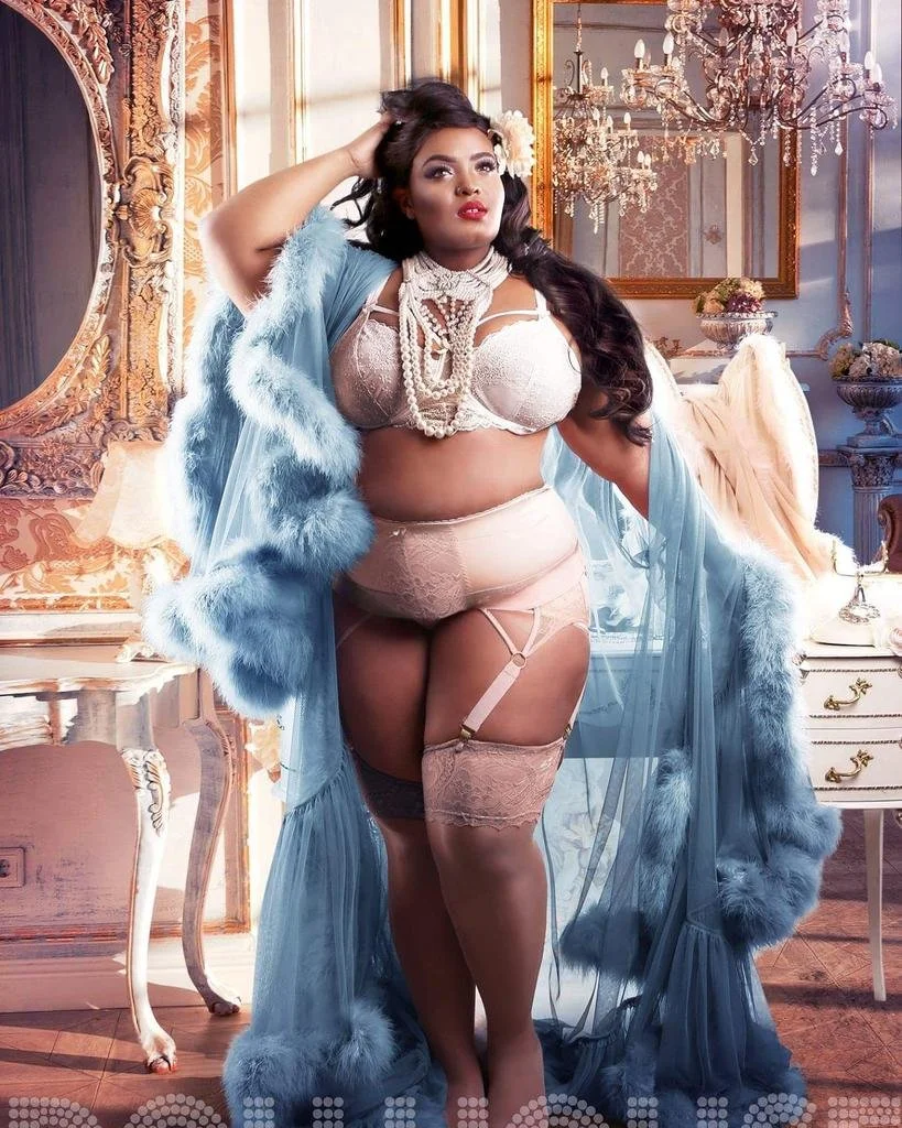 Пожилые женщины в панталонах