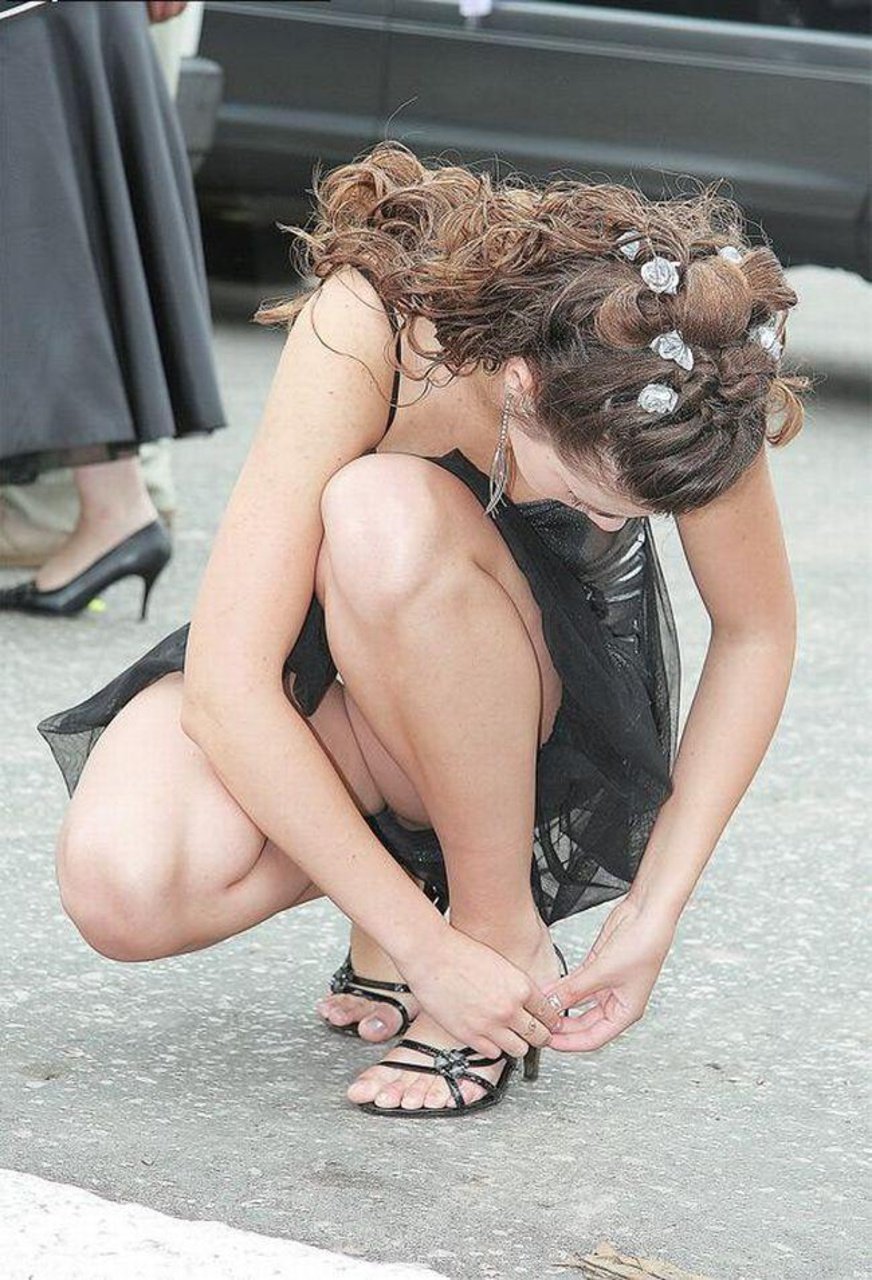 Показала трусы на публике