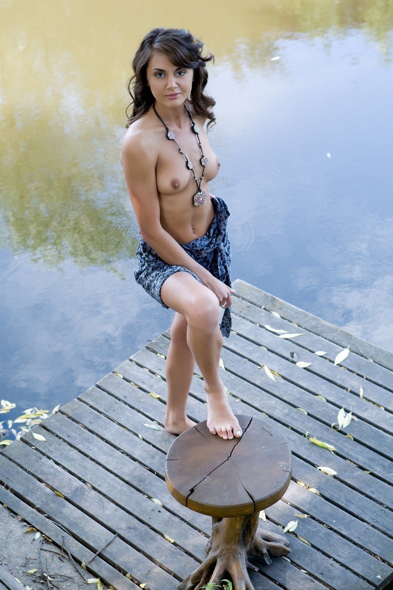 голые босоногие женщины
