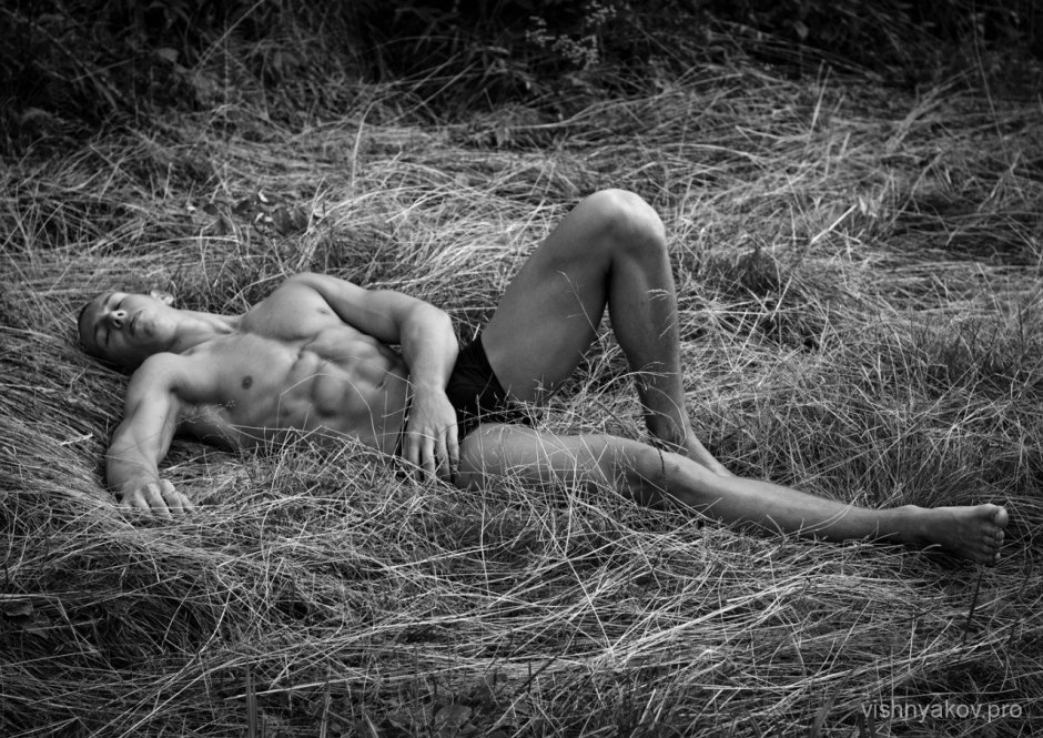 Голые парни на природе анал