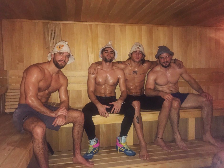 Мужики в баньке