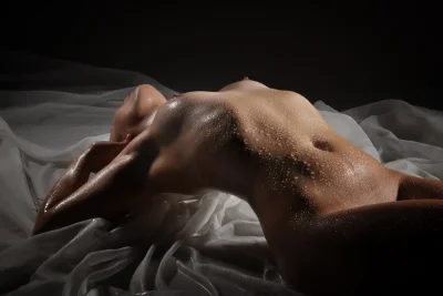 Демонстрация голого тела