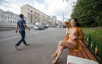 Эротические фотосессии в общественных местах