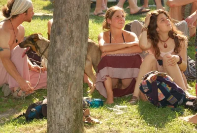 Случайно засветила под юбкой