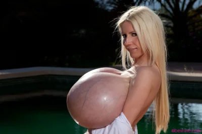 Самая большая грудь