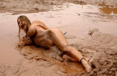 Красивые девушки в грязи