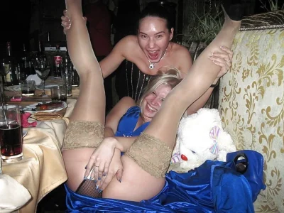 Пьяные девушки без трусов