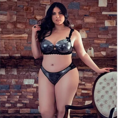 София Адамс модели плюс сайз