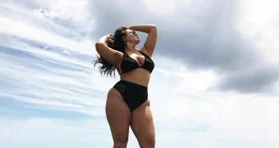 Модель Эшли Грэм в купальнике