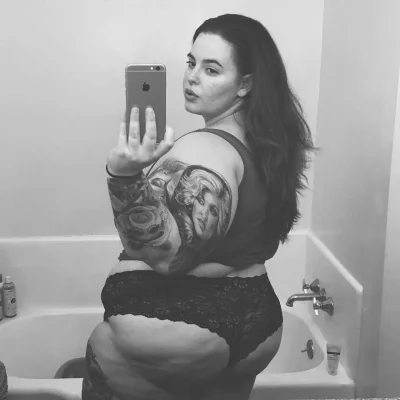 Голые женщины с жирными ляжками