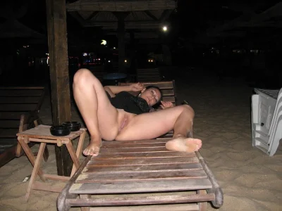 В машине без трусиков ню