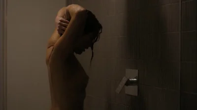 Девушка в душ