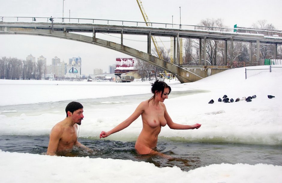 Голые толстухи в проруби