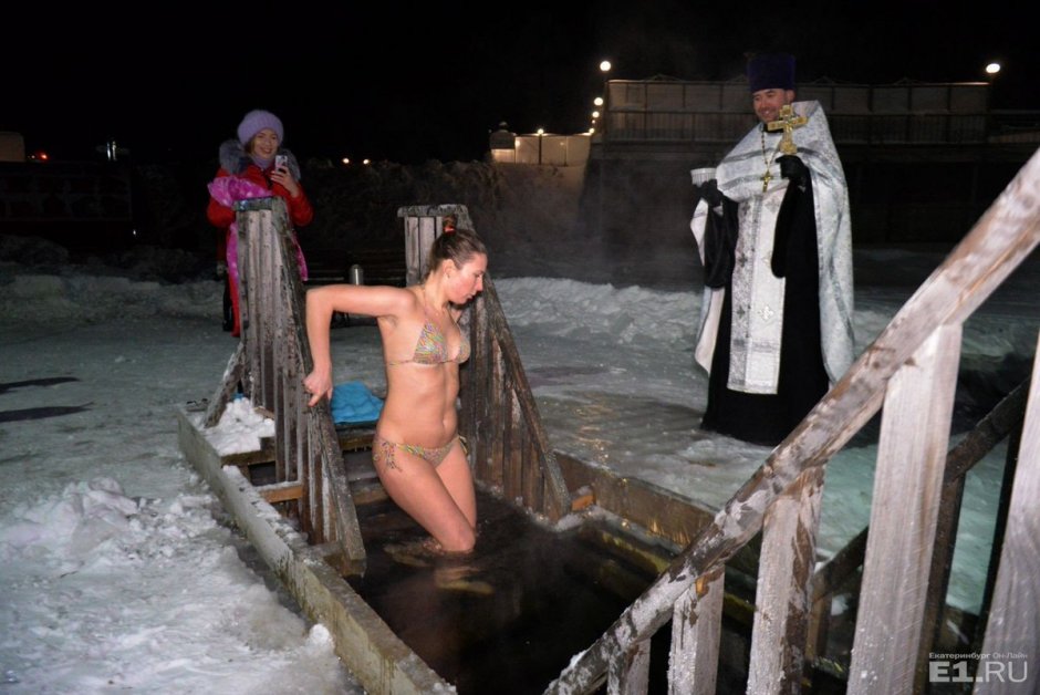 Обкончал с ног до головы