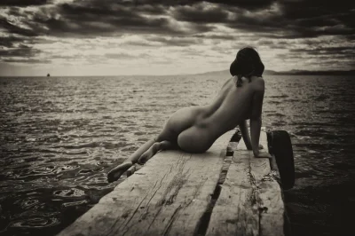 Черно белые фотографии девушек ню