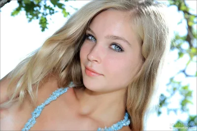 Дженни Грегг раздевается