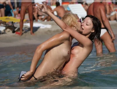 Лесбиянки на пляже