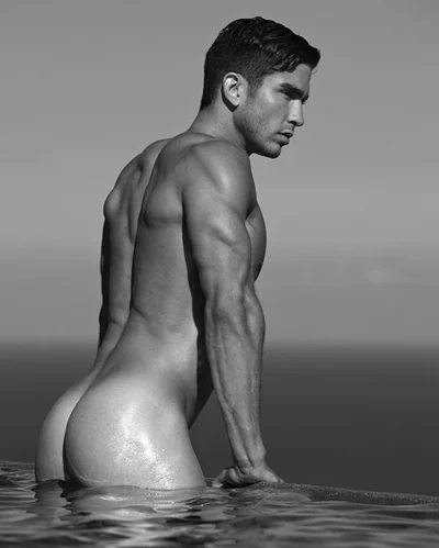 Обнаженные мужчины