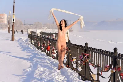 Голые + Снежная крепость