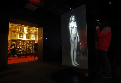 Голые женщины в гримерной