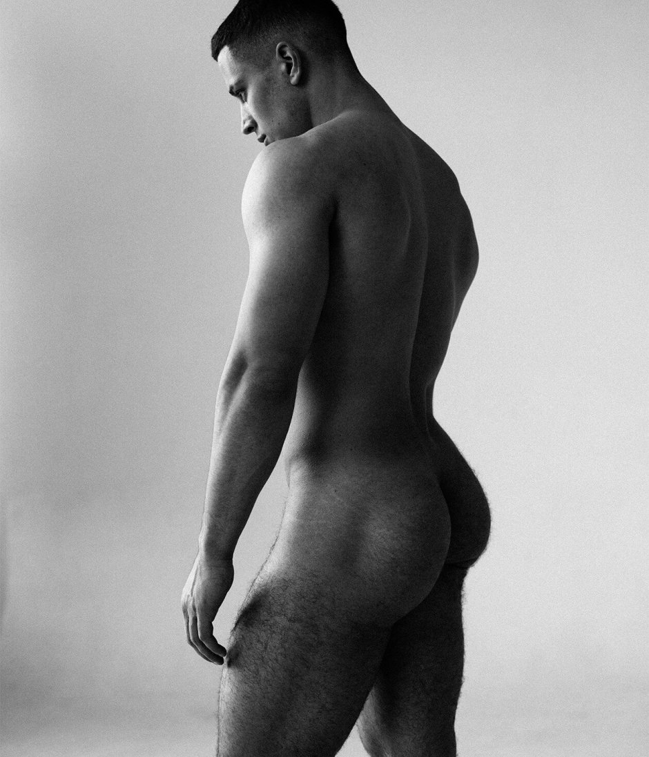 Голые парни в эротических позах