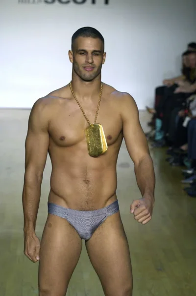 Фотосессия голых мужчин