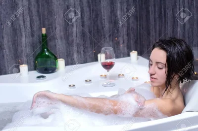 Фотосессия в джакузи с пеной