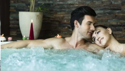 Подружки в джакузи