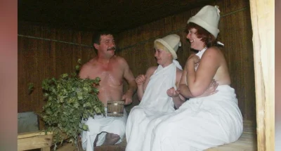 Пожилые женщины в сауне