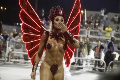 Танцовщицы на карнавале в бразилии