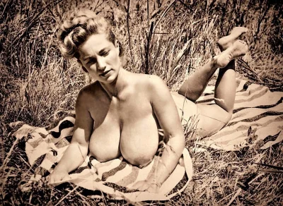 Ретро большие груди Вирджиния Белл