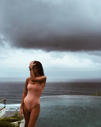 Кэти топурия в купальнике