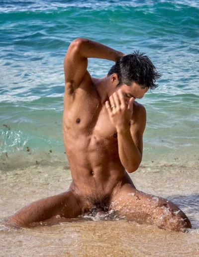 Голые парни на море ретро