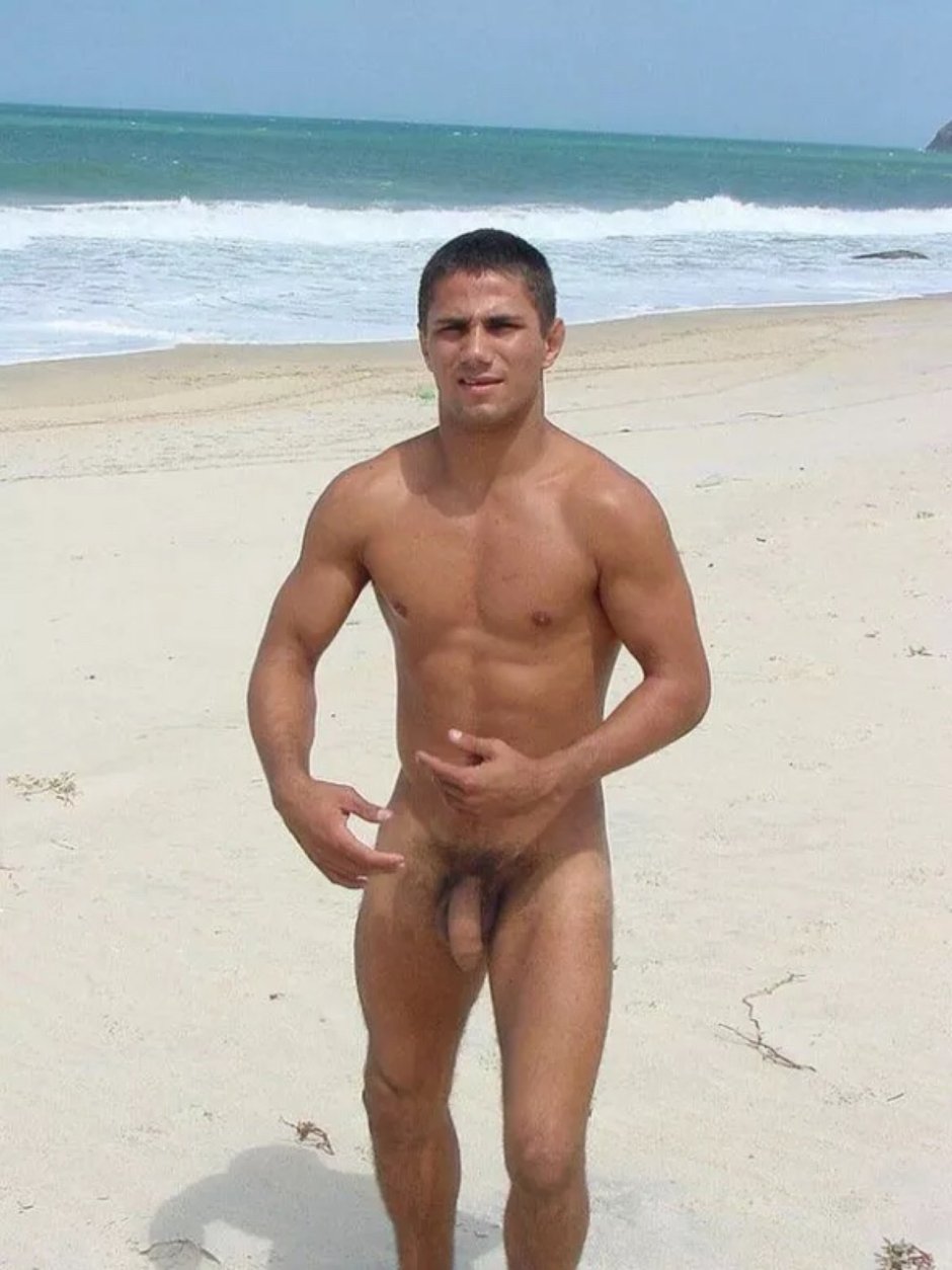 парни голые на пляжи фото 89