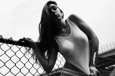 Белые девушки с черными сосками