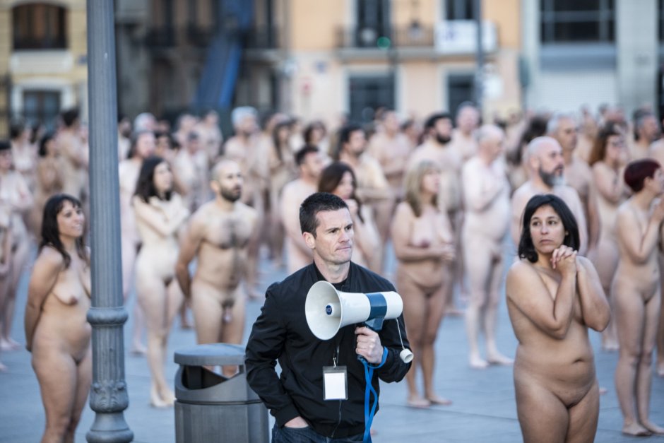 Девушки без трусов в магазине