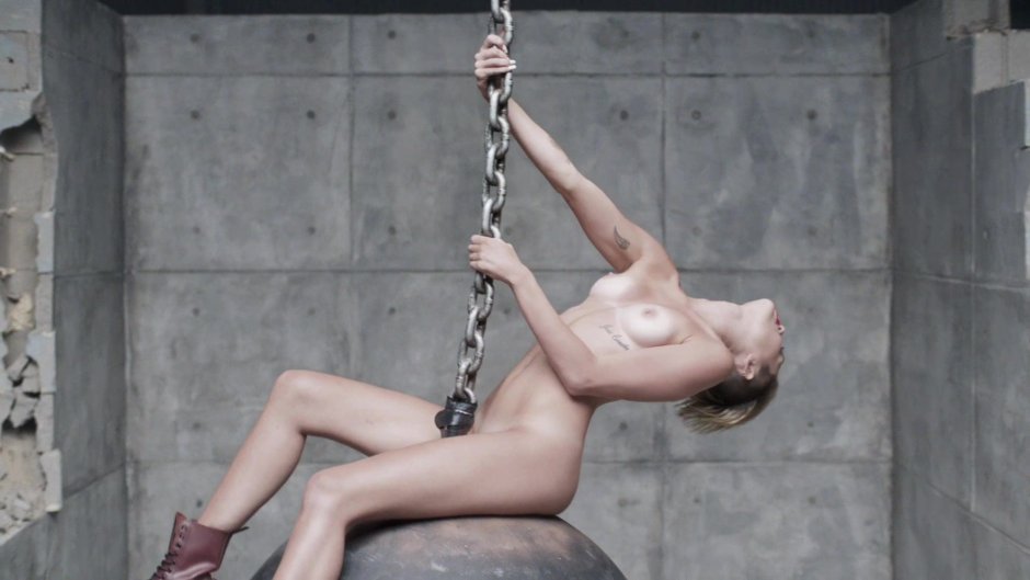Майли сайрус wrecking ball голая