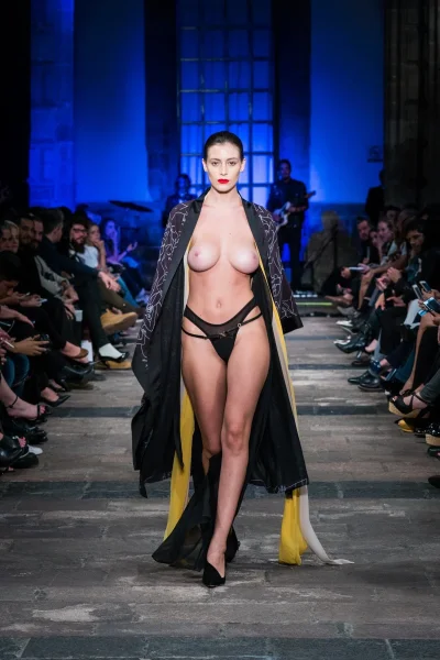 Alejandra Guilmant титьки подиум