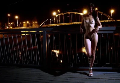 Ночная прогулка голышом