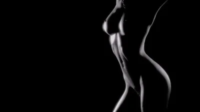 Эротический силуэт девушки