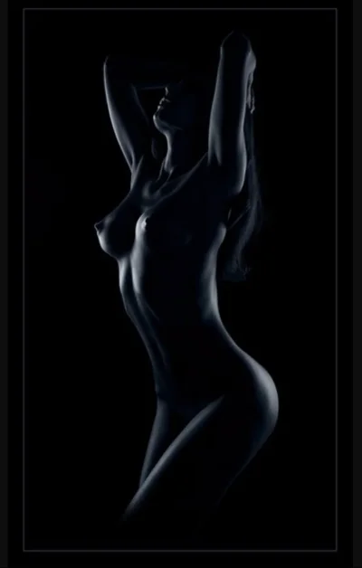 Красивые девушки ню в темноте