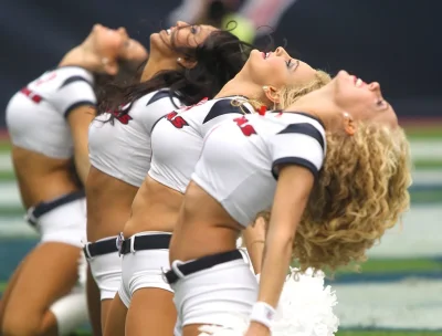 Девочки из группы поддержки